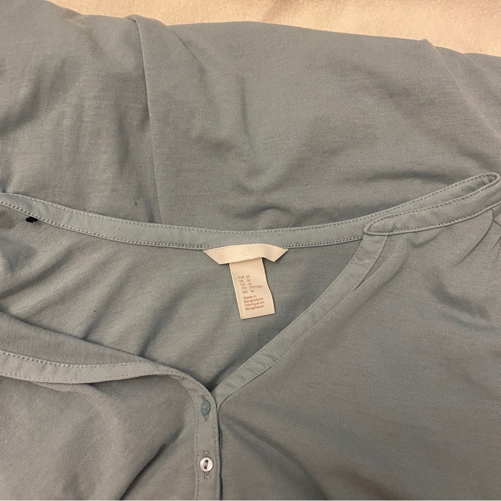 H&M Button Top - Picture 5 of 5